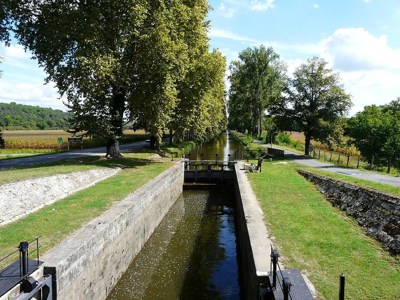 Écluse de la Borie-Basse sur le canal de Lalinde