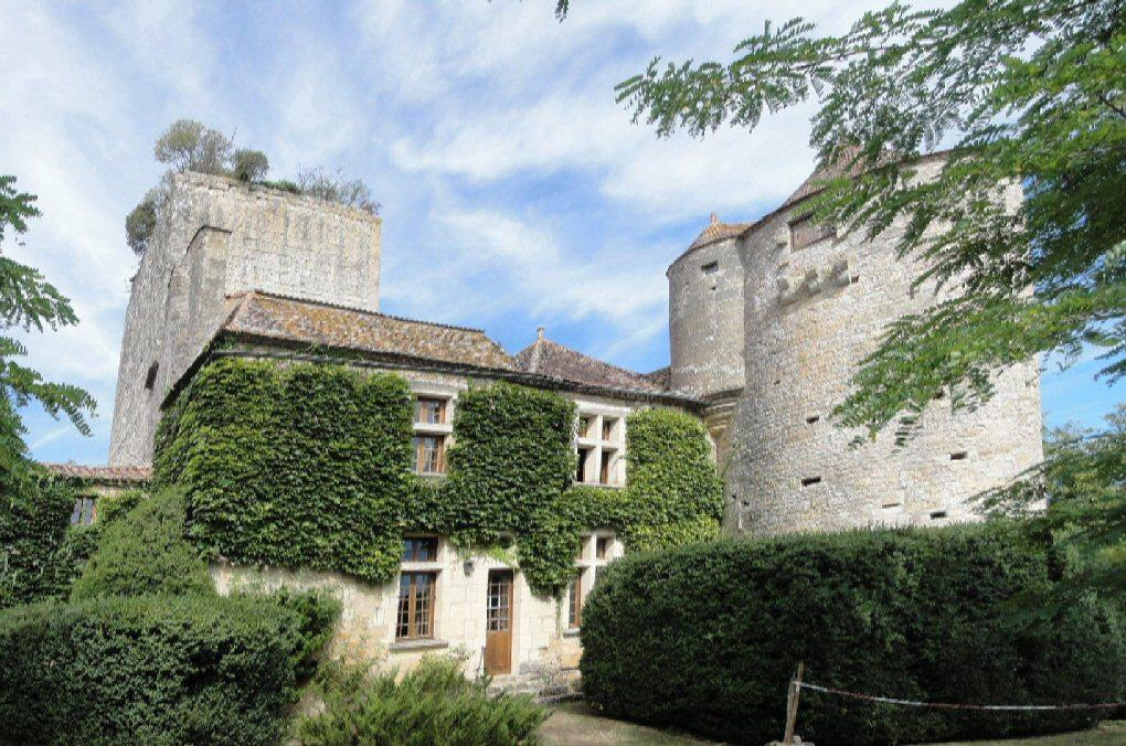 Vue du château de Baneuil